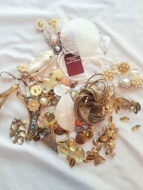 Mixed Gold and Ivory Women's Jewelry Set - Assorted Fashion Pieces